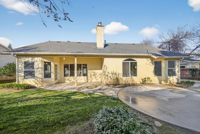 $594,900 | 260 West Loyola Avenue, Clovis, CA 93619