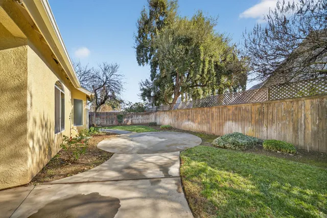 $594,900 | 260 West Loyola Avenue, Clovis, CA 93619