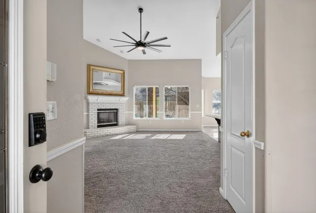 $594,900 | 260 West Loyola Avenue, Clovis, CA 93619