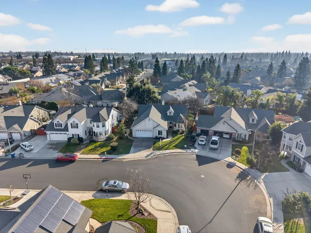 $574,900 | 260 West Loyola Avenue, Clovis, CA 93619