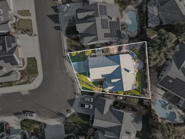 $594,900 | 260 West Loyola Avenue, Clovis, CA 93619