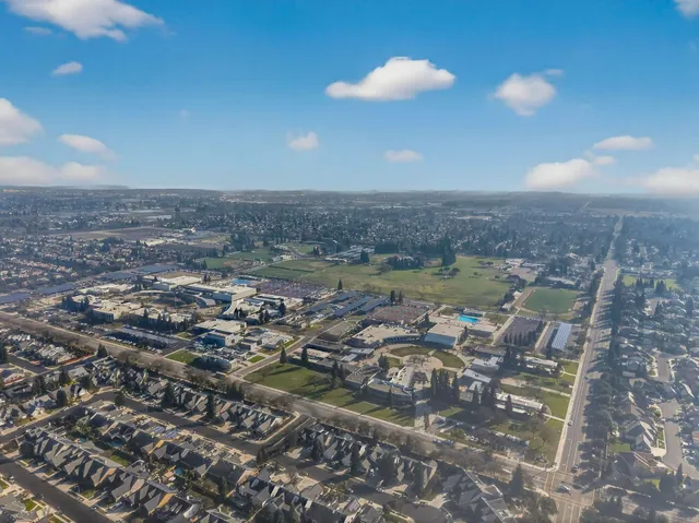 $574,900 | 260 West Loyola Avenue, Clovis, CA 93619