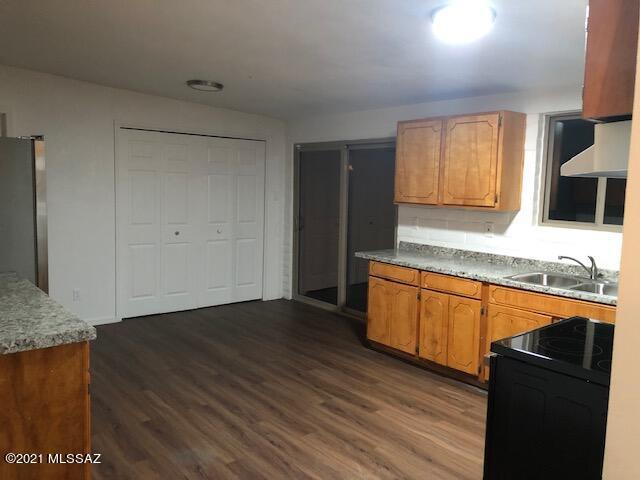 2961 South Lands End Road Tucson, AZ 85713 - Photo 10 of 30 a kitchen with granite countertop wooden floors and granite counter tops