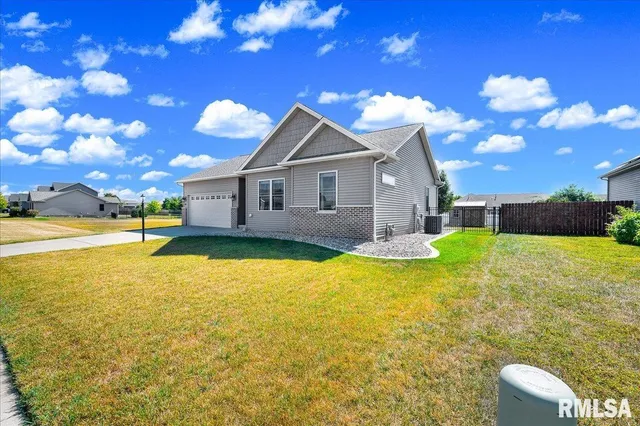 $340,000 | 1512 MacKenzie Street, Washington, IL 61571