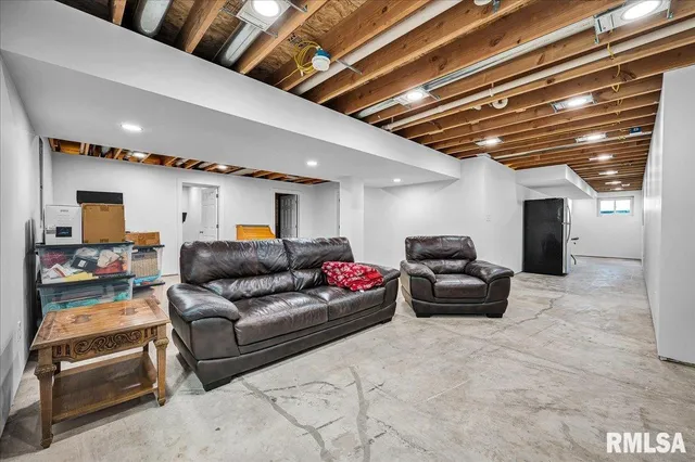 $340,000 | 1512 MacKenzie Street, Washington, IL 61571