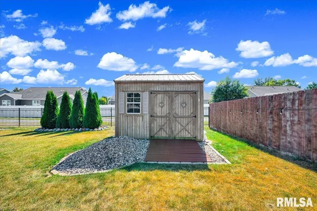 $340,000 | 1512 MacKenzie Street, Washington, IL 61571