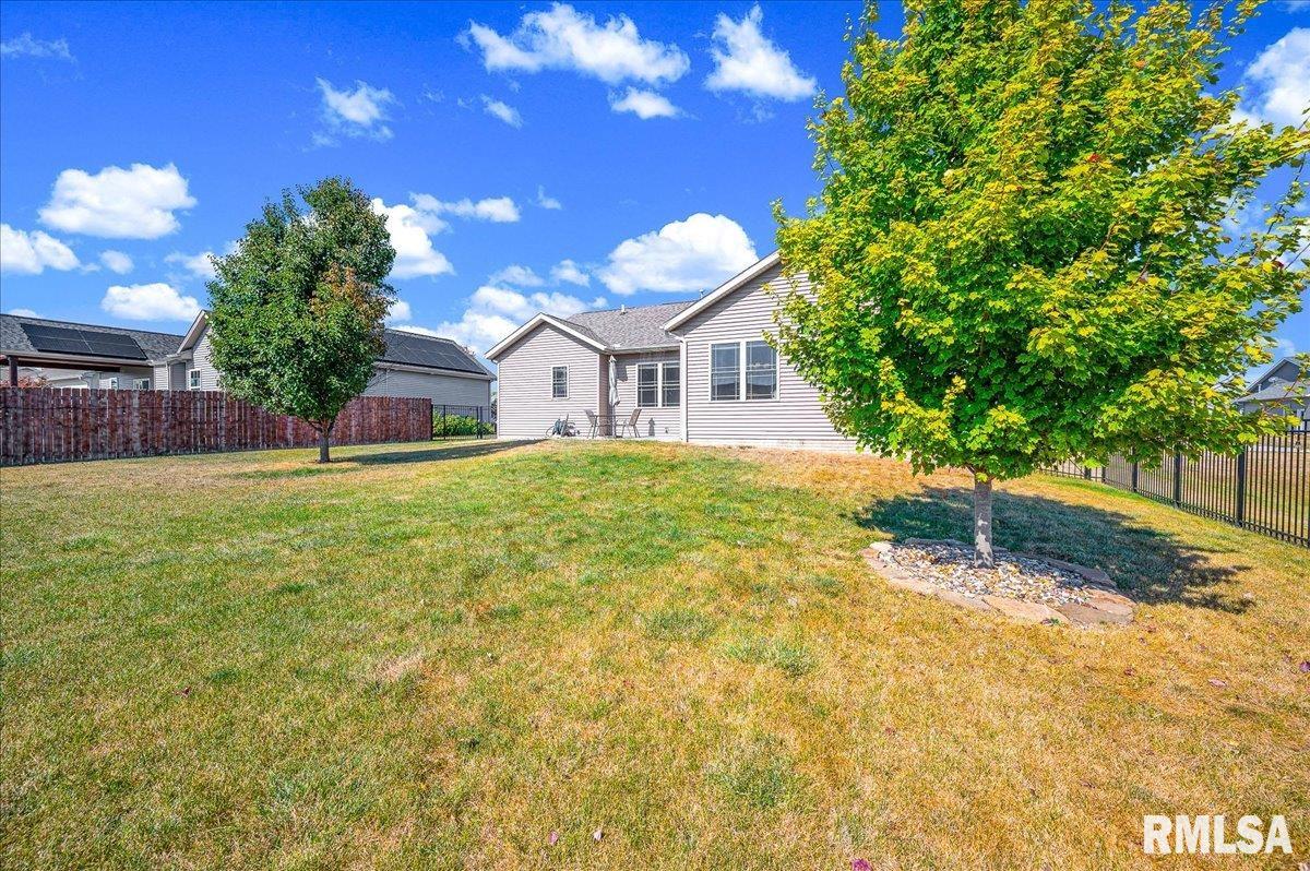 1512 MacKenzie Street Washington, IL 61571 - Photo 28 of 44