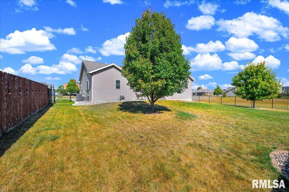 1512 MacKenzie Street Washington, IL 61571 - Photo 30 of 44