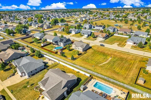 $340,000 | 1512 MacKenzie Street, Washington, IL 61571