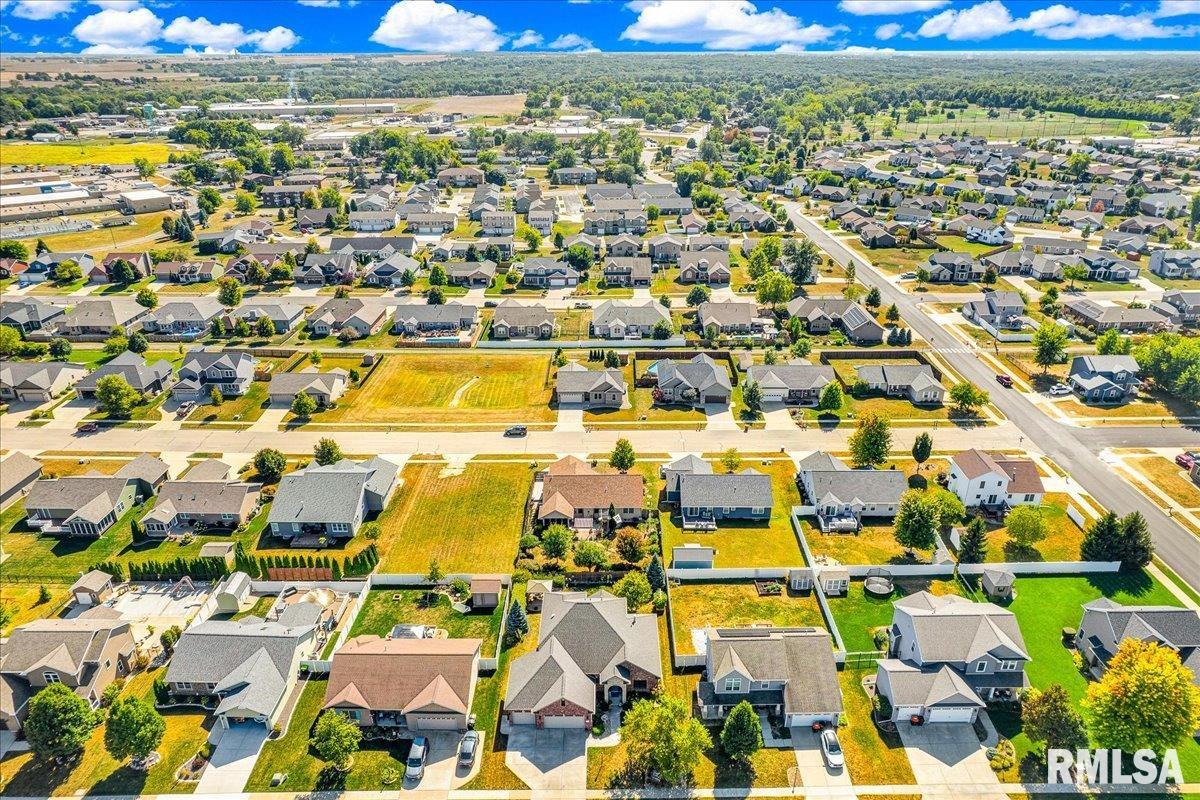 1512 MacKenzie Street Washington, IL 61571 - Photo 37 of 44