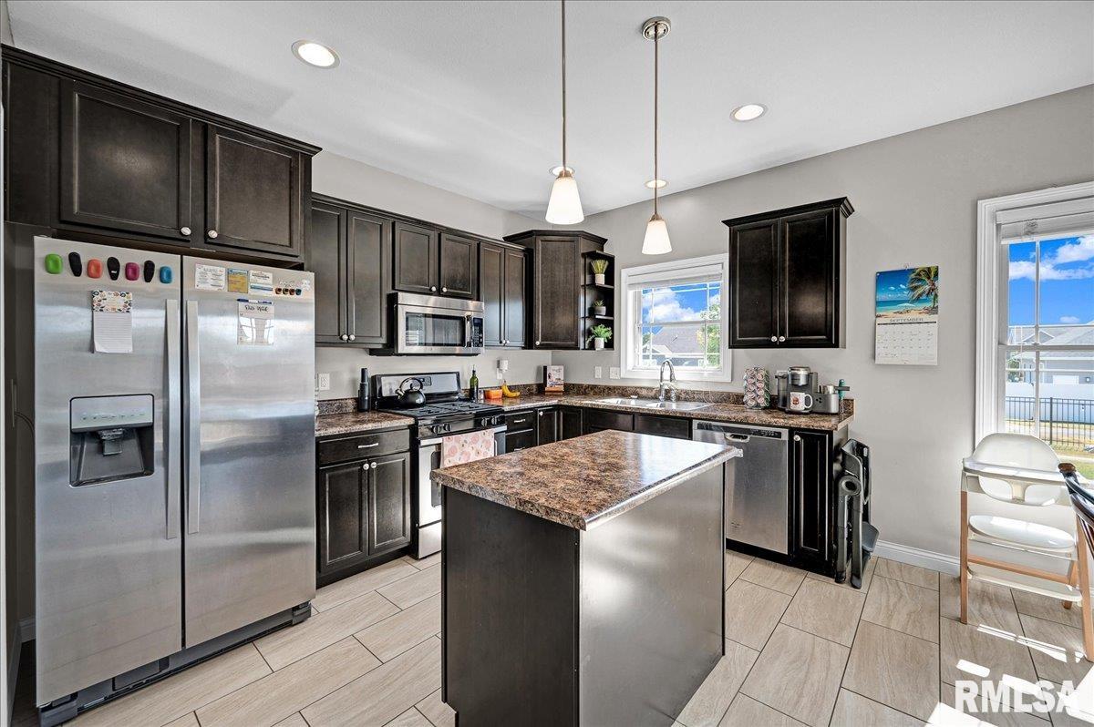 1512 MacKenzie Street Washington, IL 61571 - Photo 4 of 44