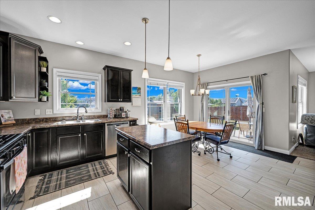 1512 MacKenzie Street Washington, IL 61571 - Photo 5 of 44