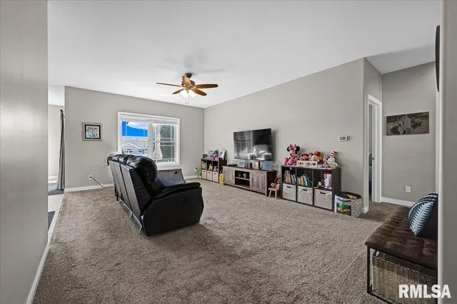 $340,000 | 1512 MacKenzie Street, Washington, IL 61571