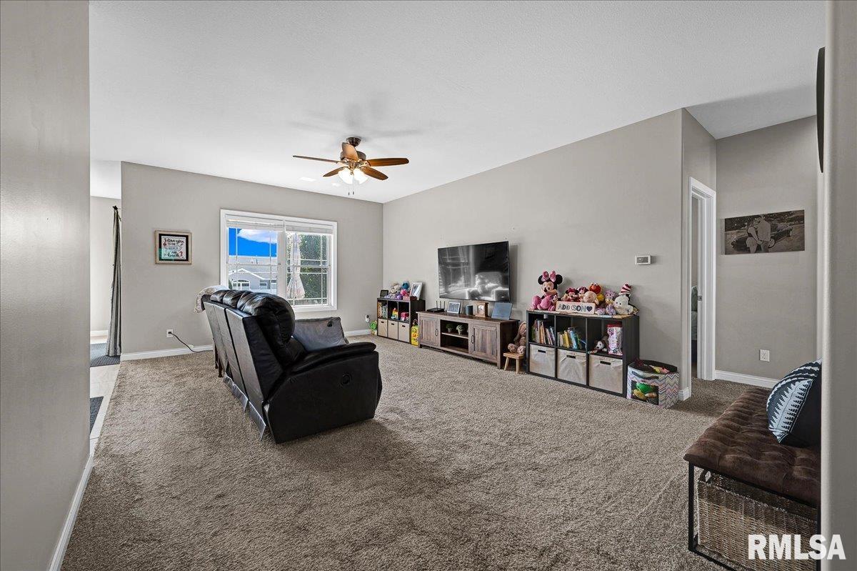 1512 MacKenzie Street Washington, IL 61571 - Photo 8 of 44