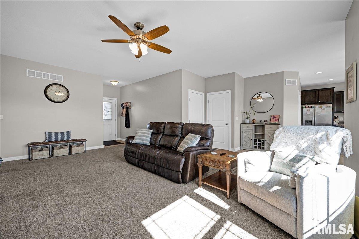 1512 MacKenzie Street Washington, IL 61571 - Photo 10 of 44