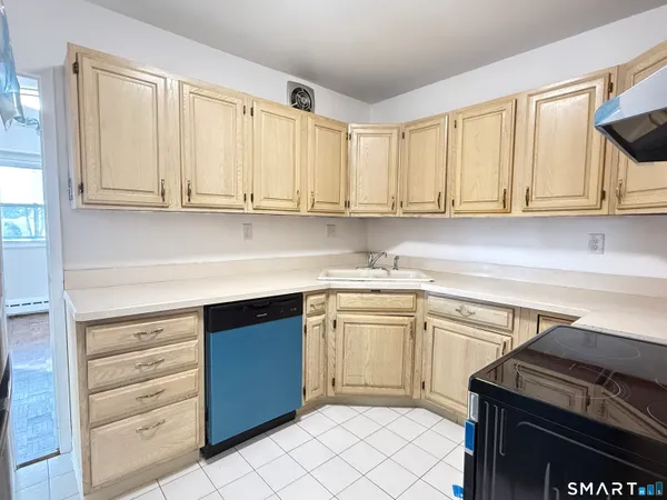 $3,000 | 25 Cartright Street, Unit 2D, Bridgeport, CT 06604