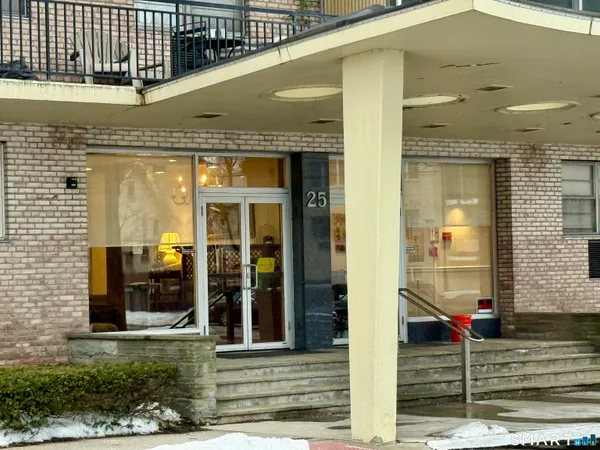 $3,000 | 25 Cartright Street, Unit 2D, Bridgeport, CT 06604