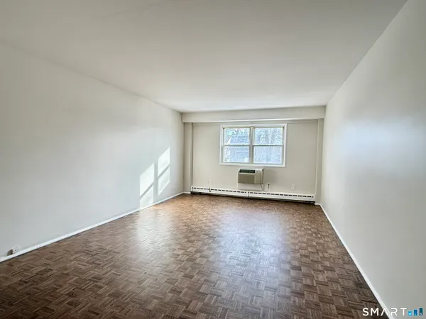 $3,000 | 25 Cartright Street, Unit 2D, Bridgeport, CT 06604