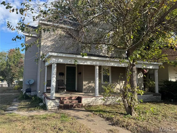 $155,000 | 207 East Penning Avenue, Wood River, IL 62095