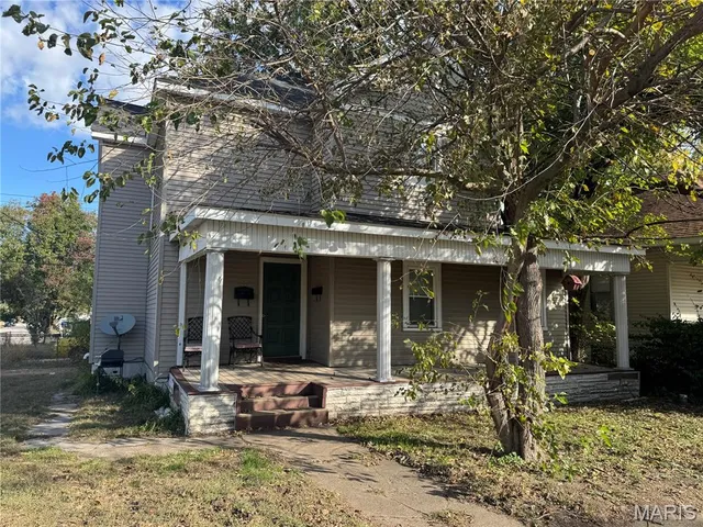 $155,000 | 207 East Penning Avenue, Wood River, IL 62095