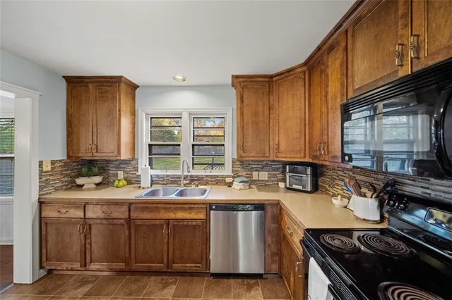 $279,000 | 218 West 97th Street, Kansas City, MO 64114