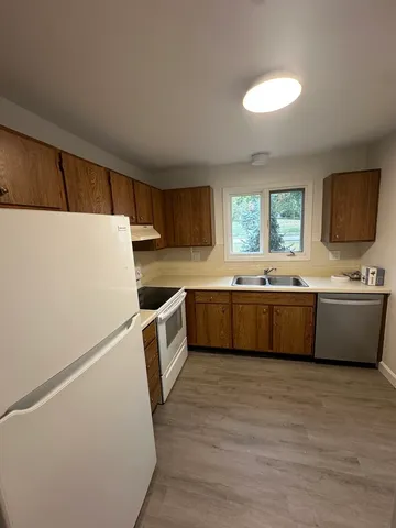 $2,000 | 131 East Winchester Road, Unit A, Libertyville, IL 60048