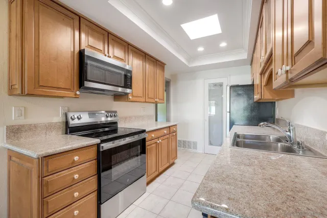 $3,275 | 16645 Bernardo Oaks Drive, San Diego, CA 92128