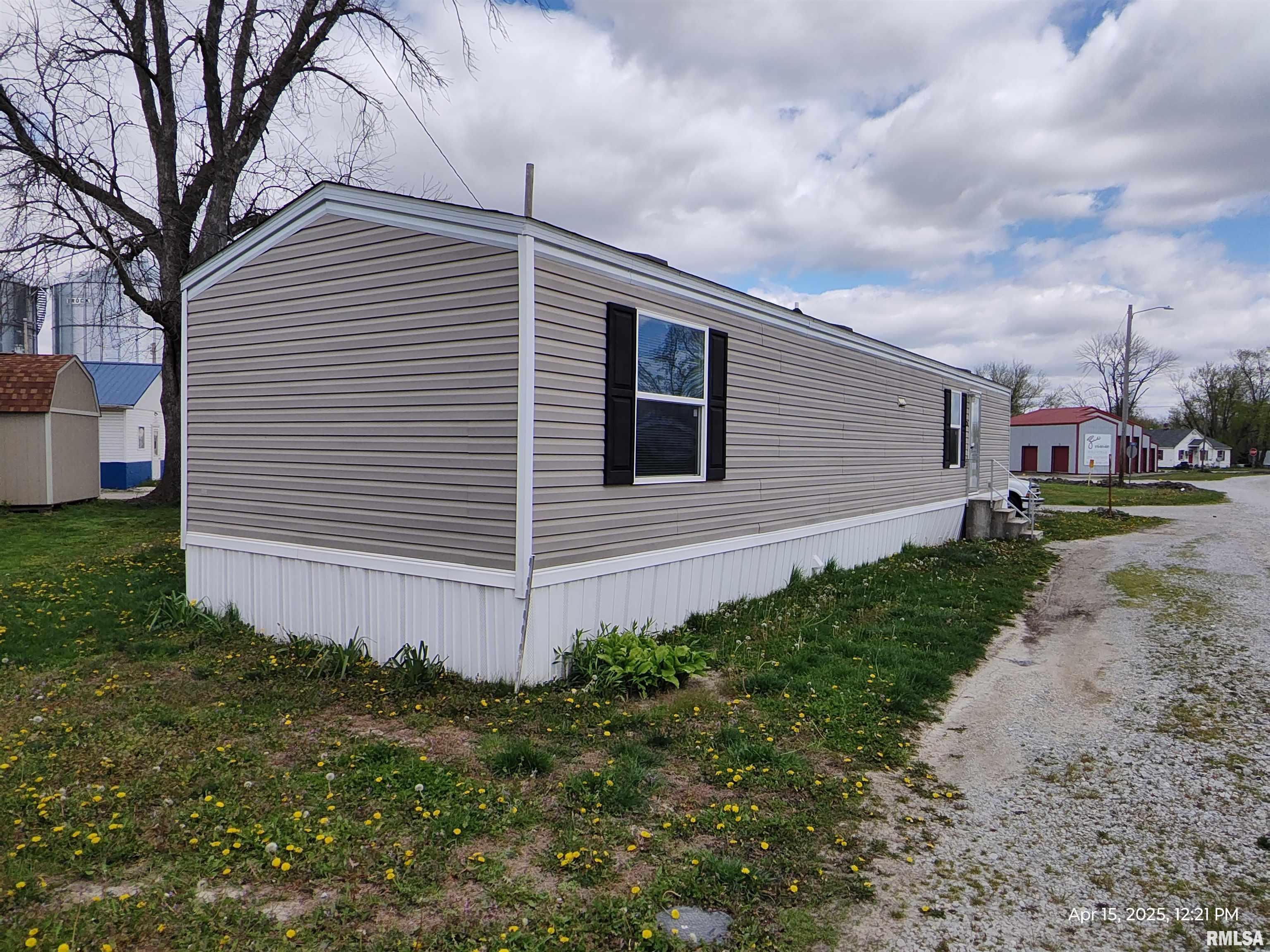 124 East Adams Street Clay City, IL 62824 - Photo 2 of 13