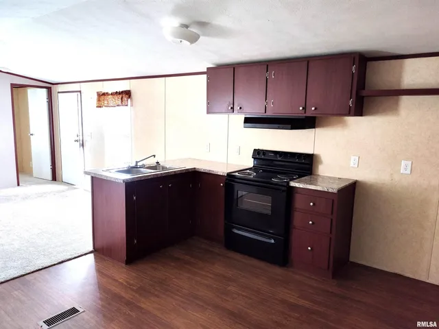 $36,900 | 124 East Adams Street, Clay City, IL 62824