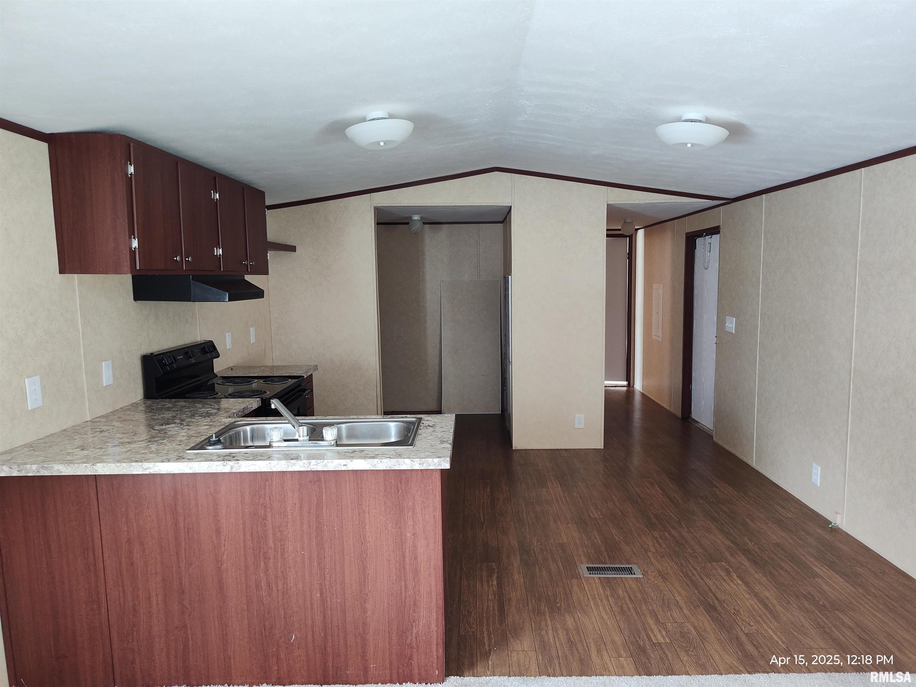 124 East Adams Street Clay City, IL 62824 - Photo 7 of 13