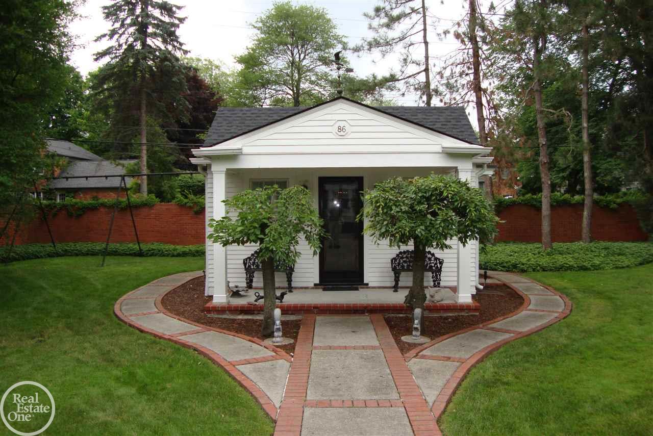 86 Lothrop Road Grosse Pointe, MI 48236 - Photo 27 of 28 31355561-26.JPG