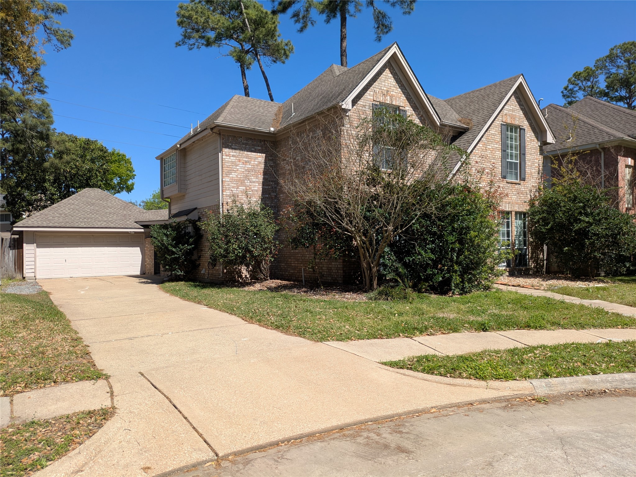 9222 Symphonic Lane Houston, TX 77040 - Photo 2 of 33 Detached Garage with long driveway