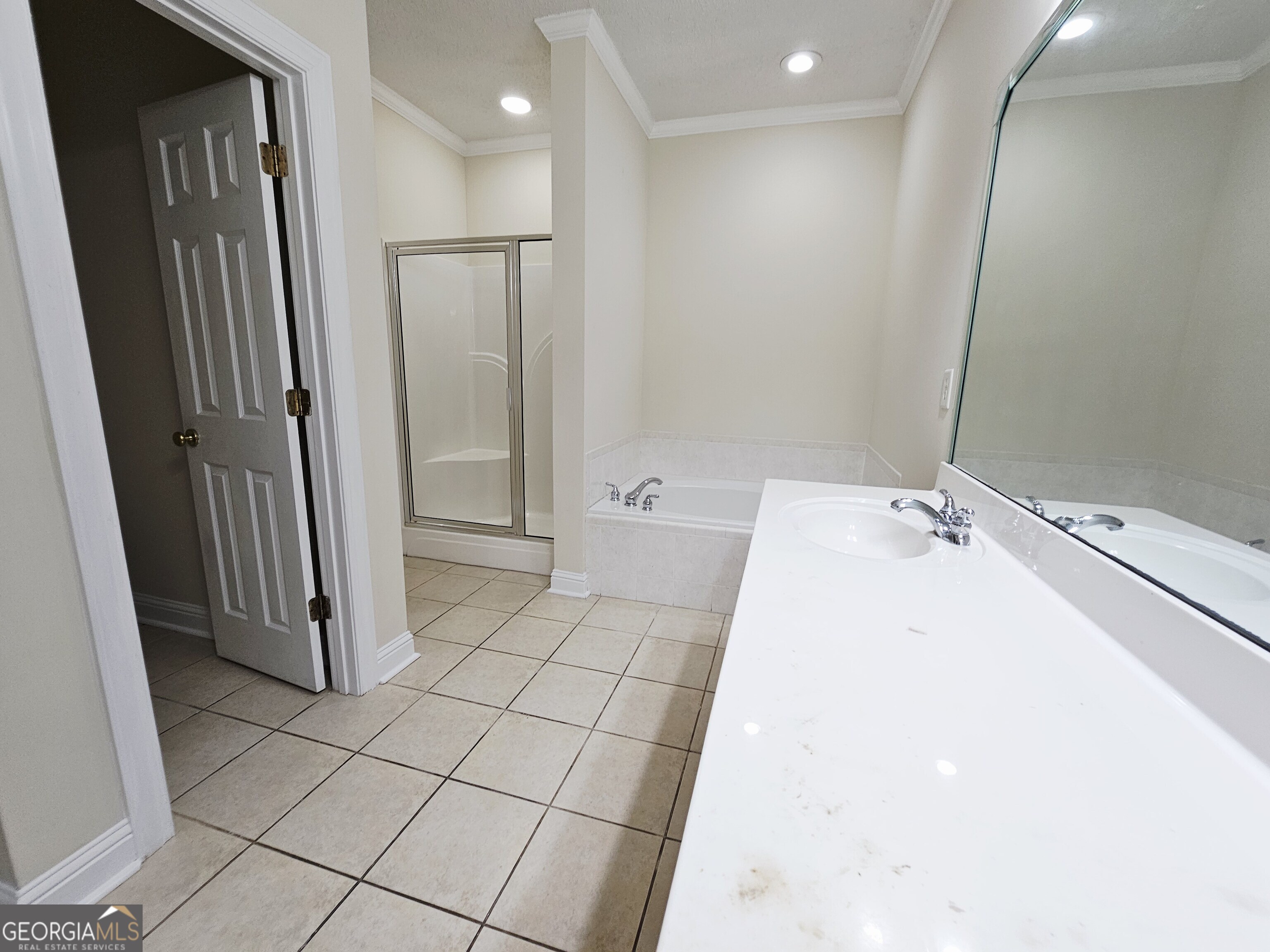 122 High Ridge Drive Macon, GA 31220 - Photo 12 of 25 a bathroom with a bathtub and a sink