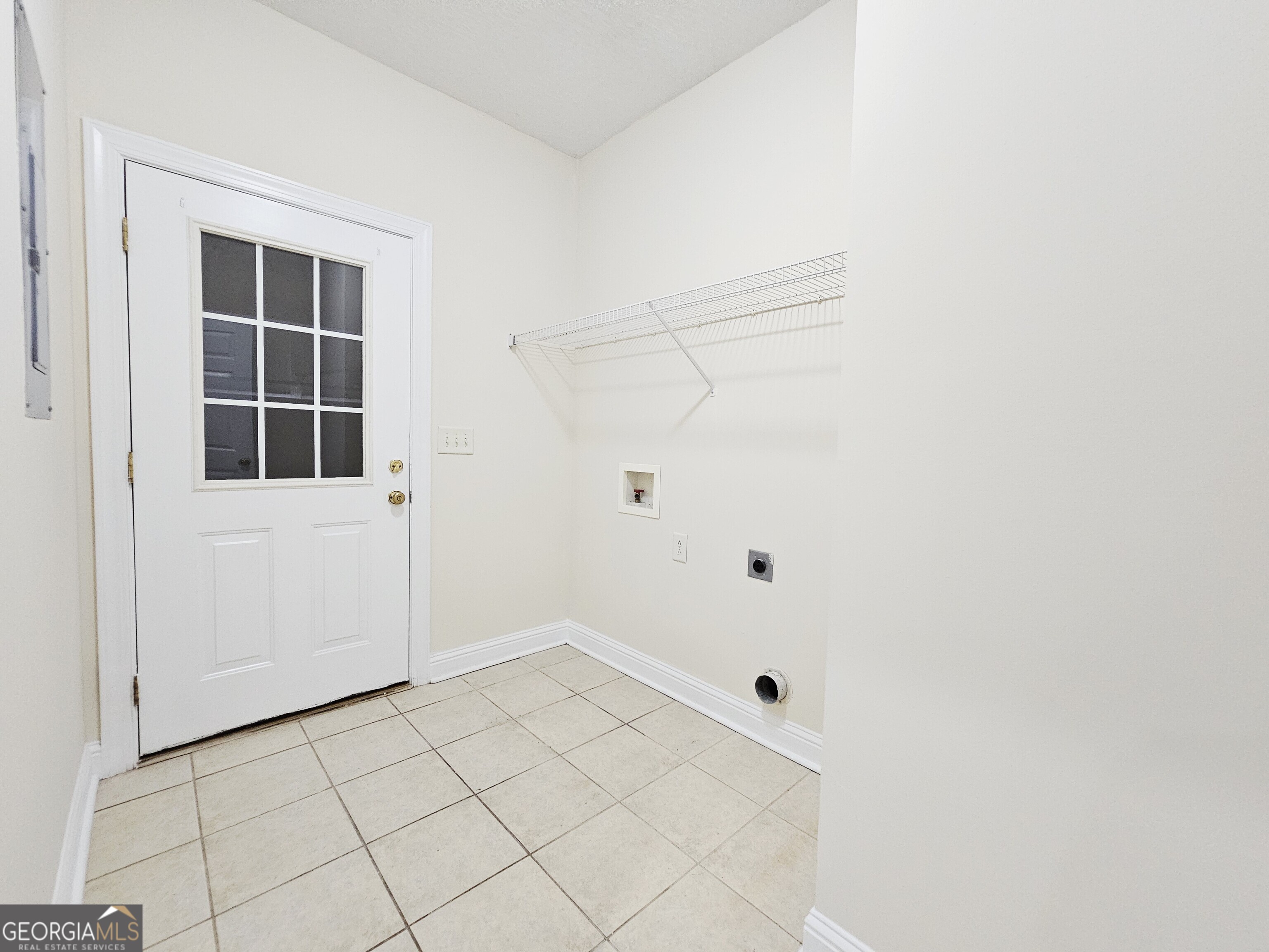 122 High Ridge Drive Macon, GA 31220 - Photo 16 of 25 a view of a room with white walls