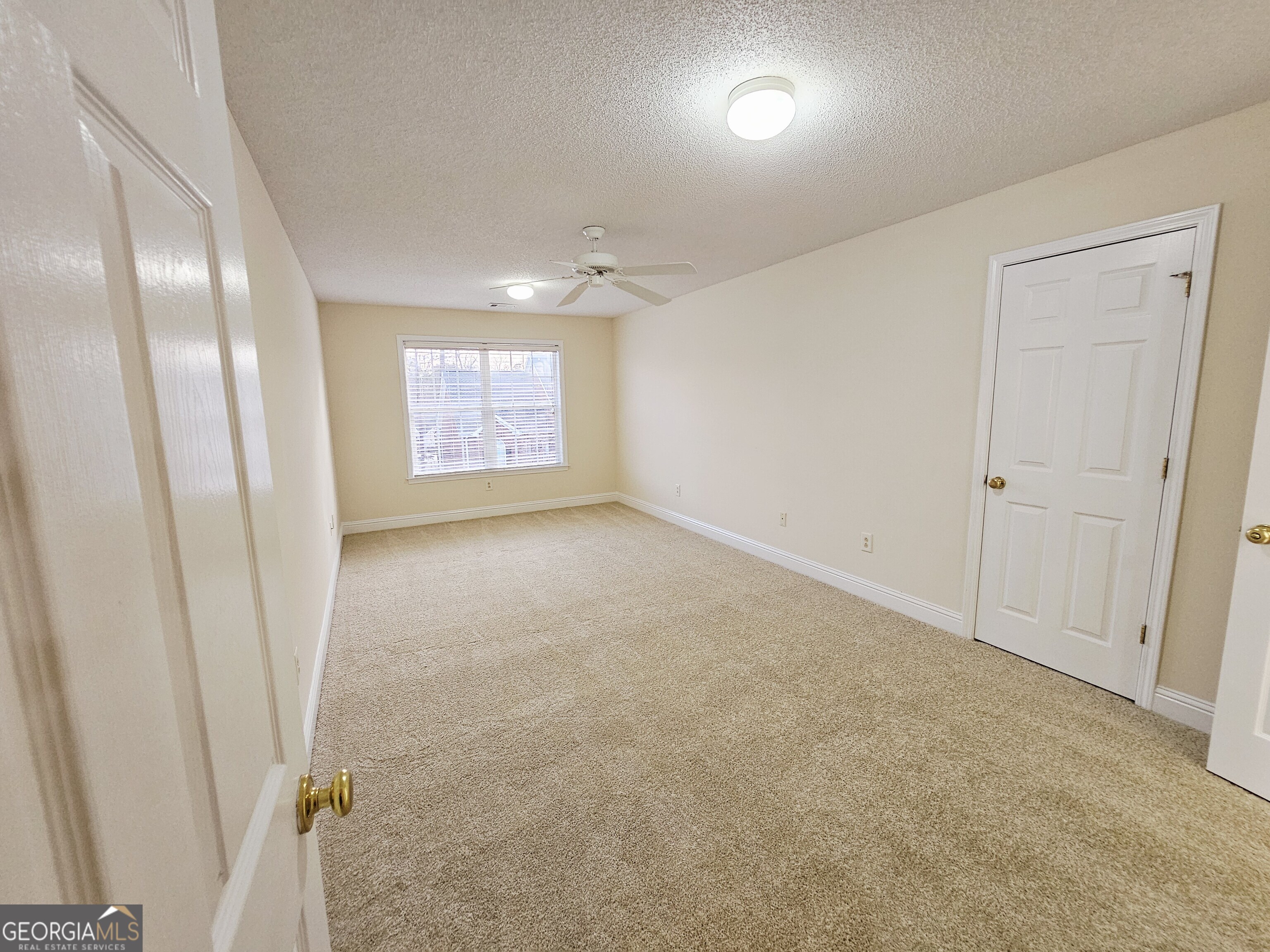 122 High Ridge Drive Macon, GA 31220 - Photo 21 of 25 an empty room with windows and closet