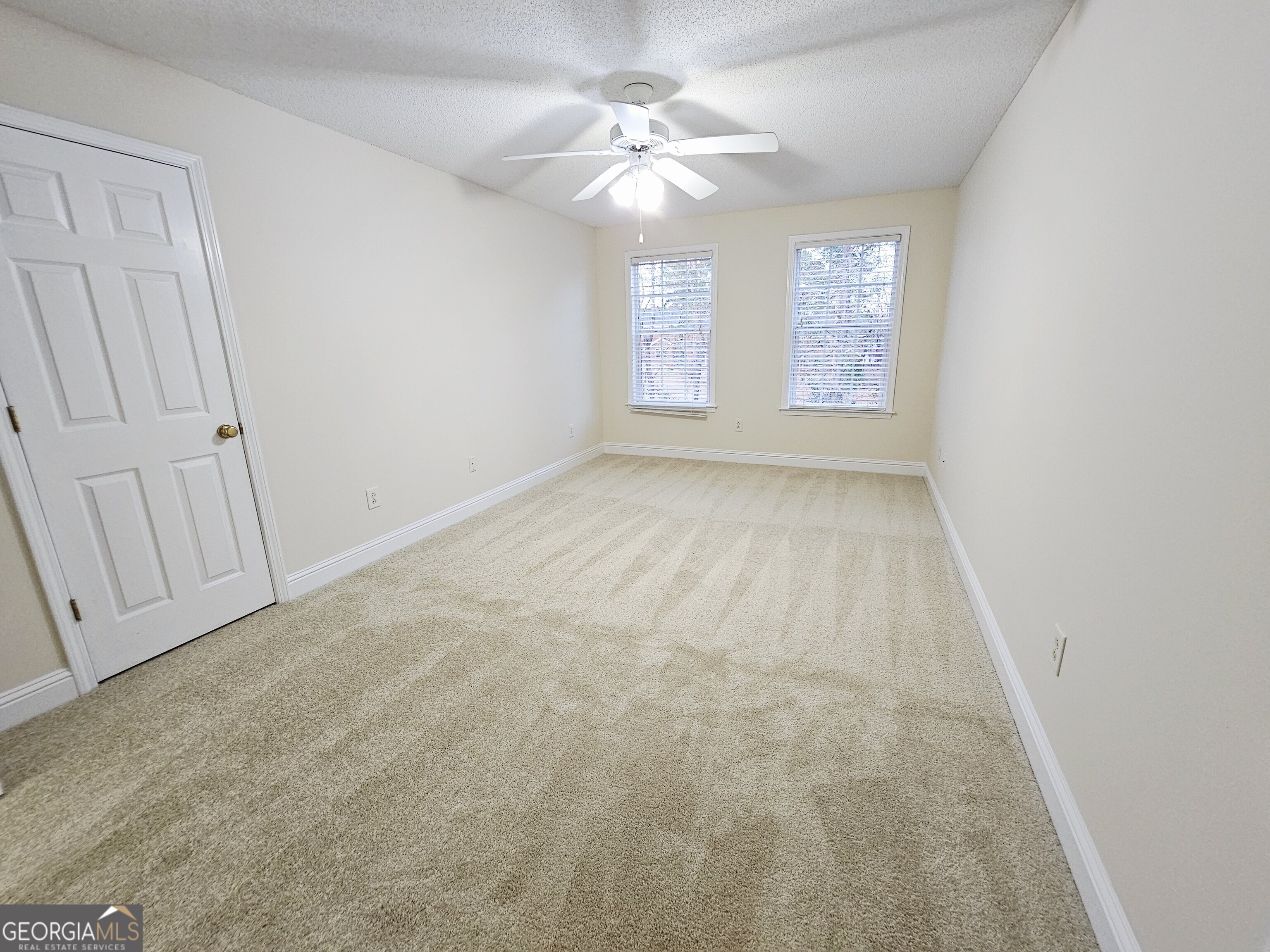 122 High Ridge Drive Macon, GA 31220 - Photo 23 of 25 an empty room with windows and ceiling fan