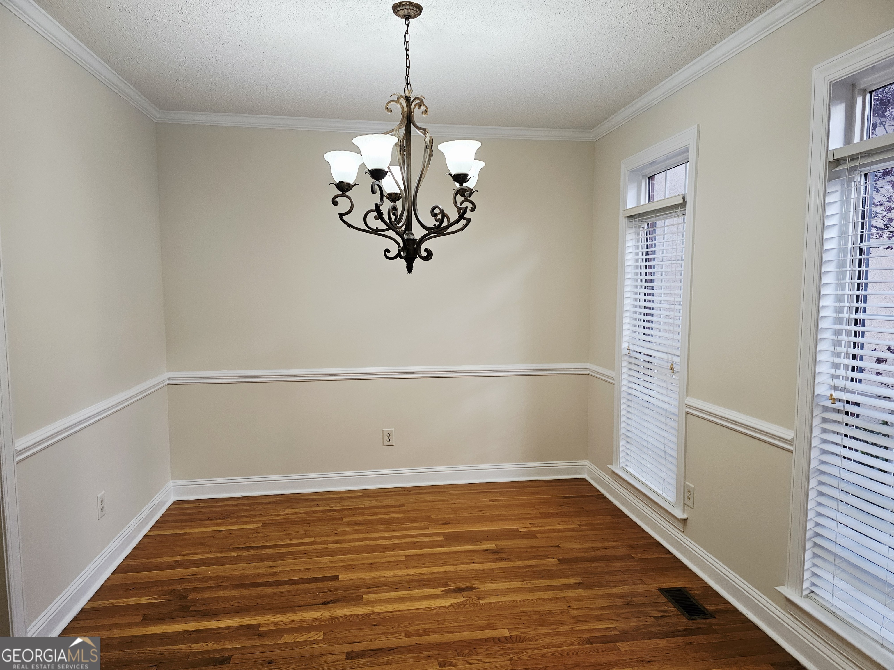 122 High Ridge Drive Macon, GA 31220 - Photo 4 of 25 a view of a room with a large window and chandelier