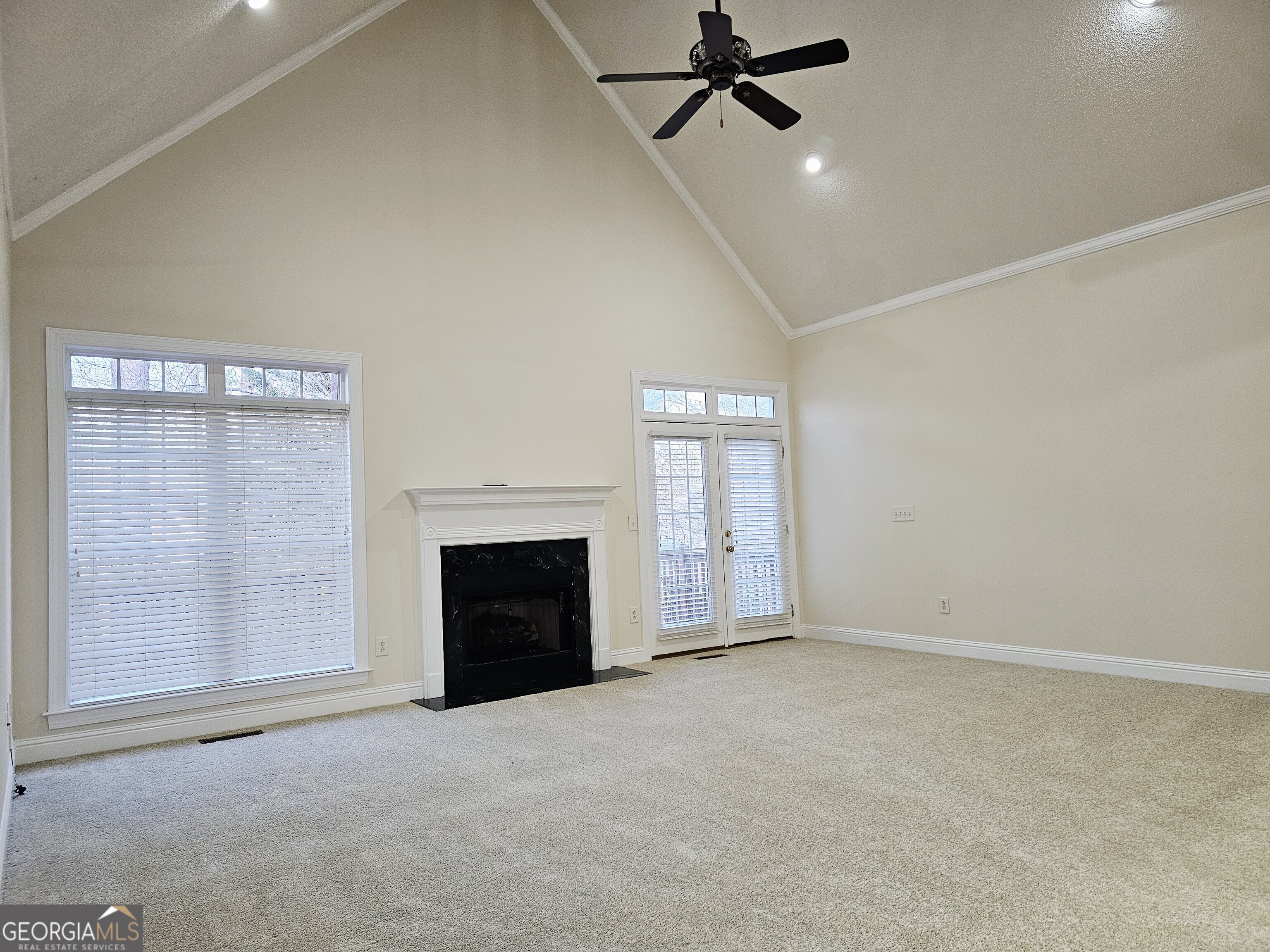 122 High Ridge Drive Macon, GA 31220 - Photo 10 of 25 an empty room with fireplace