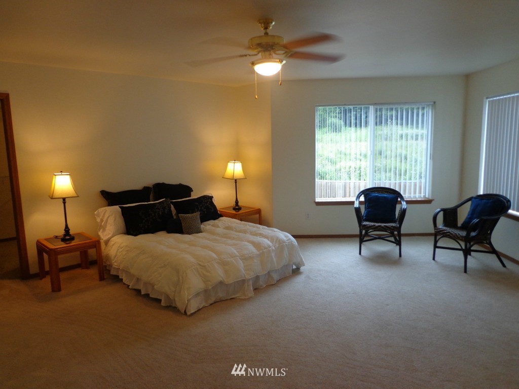 18915 13th Avenue Southeast Bothell, WA 98012 - Photo 8 of 10 Gallery Image 8