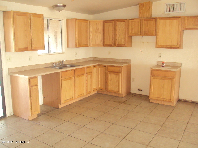 3002 South Oberon Road Tucson, AZ 85713 - Photo 5 of 7