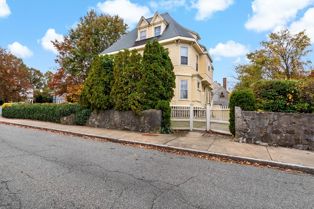 216 Prospect Street Fall River, MA 02720 - Photo 4 of 38