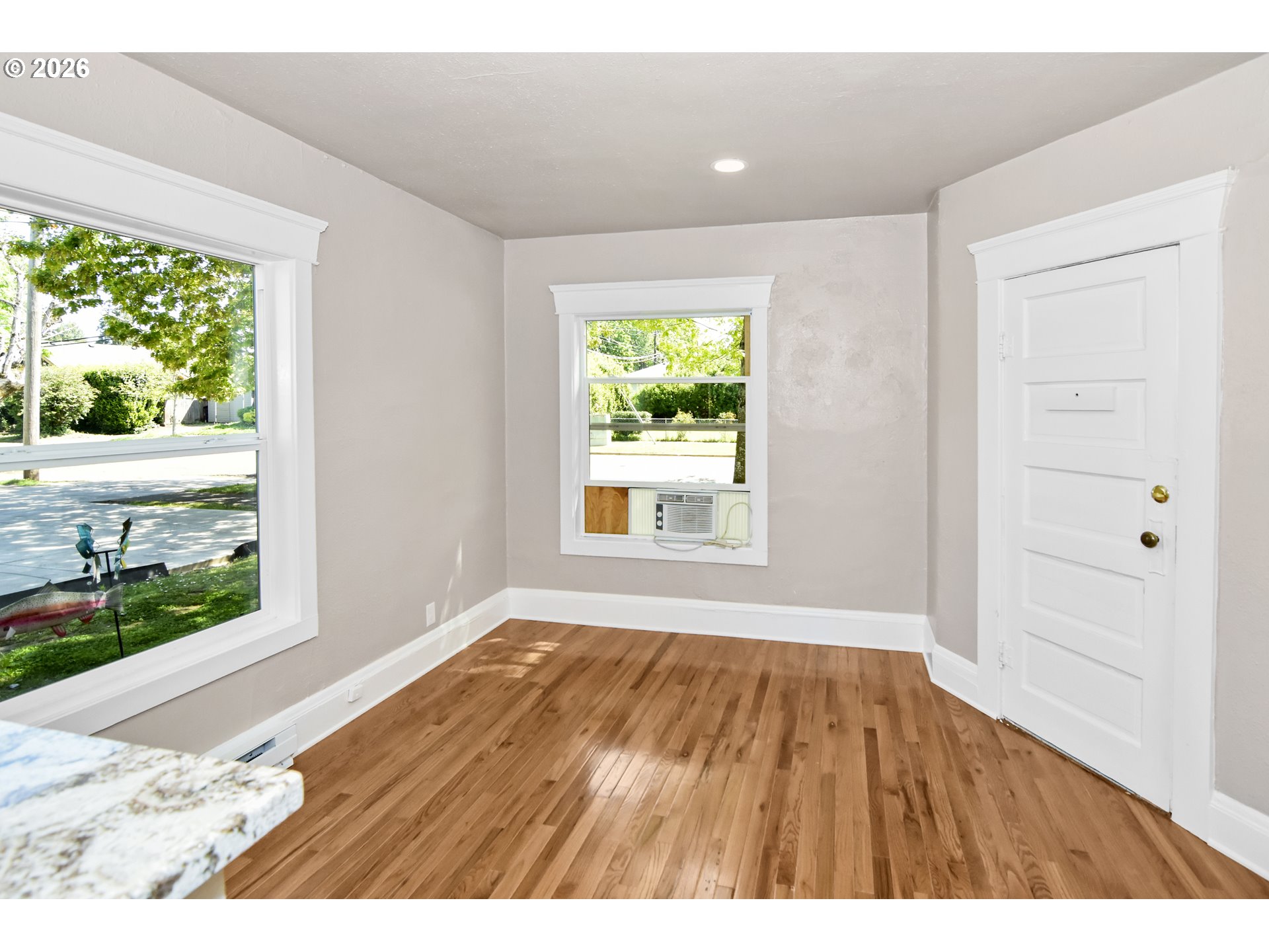608 4th Street Springfield, OR 97477 - Photo 11 of 33 Unit #1