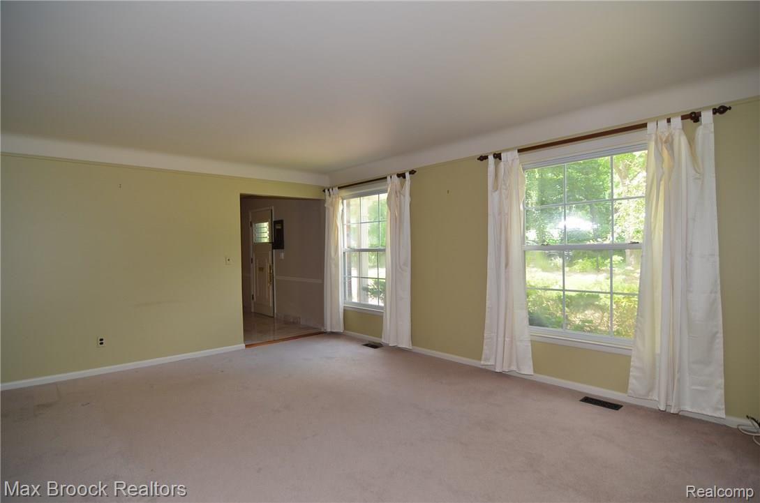 6035 North Rochester Road Rochester, MI 48306 - Photo 21 of 42 DSC_0019.JPG