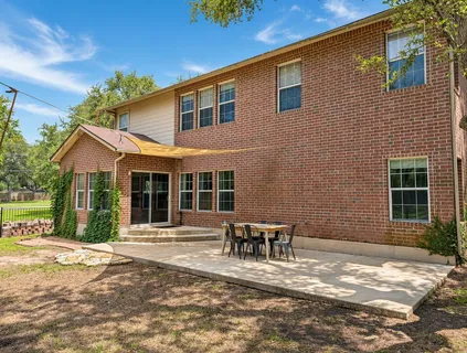 $685,000 | 122 Avenida Brisa Fresca Road, Kyle, TX 78640