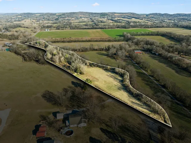 1 Buck Matthews Road, Columbia, TN 38401