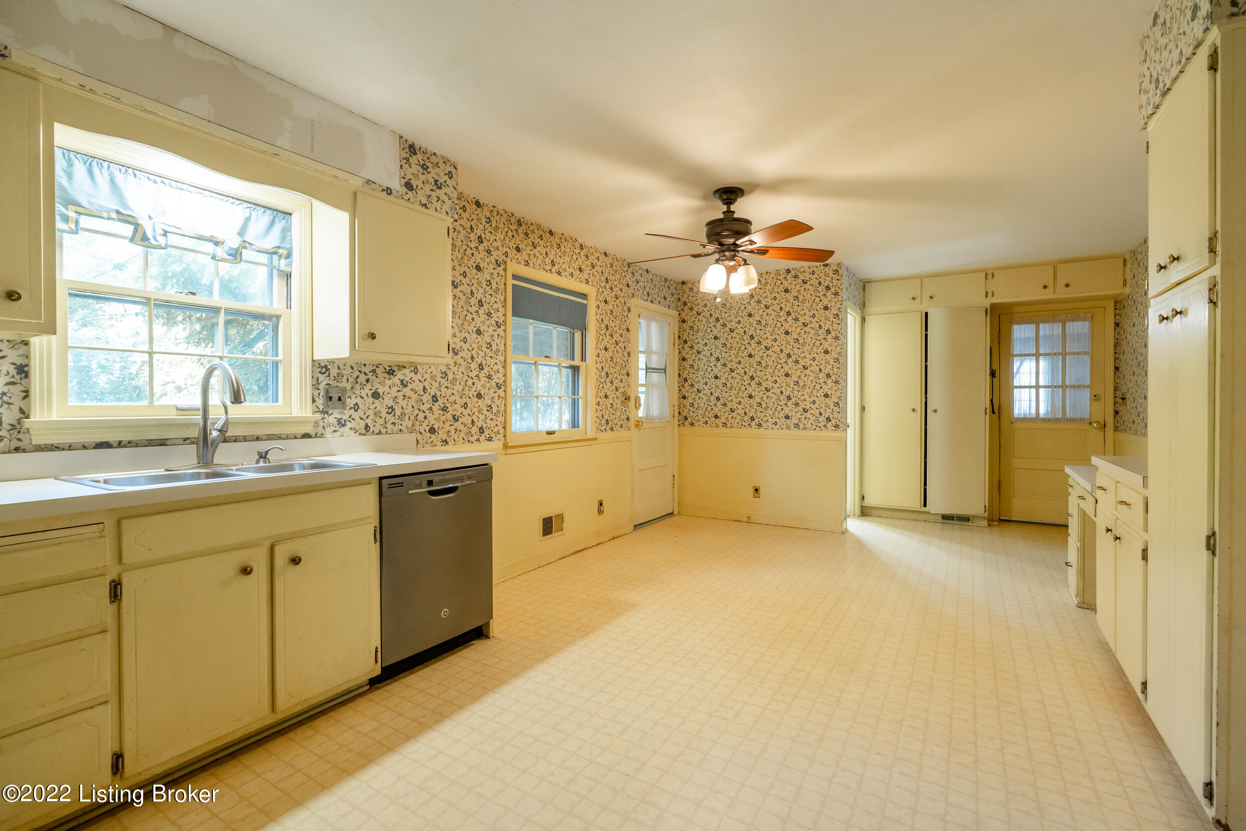 2104 Camargo Road Louisville, KY 40207 - Photo 11 of 36 2104 Camargo Rd-21