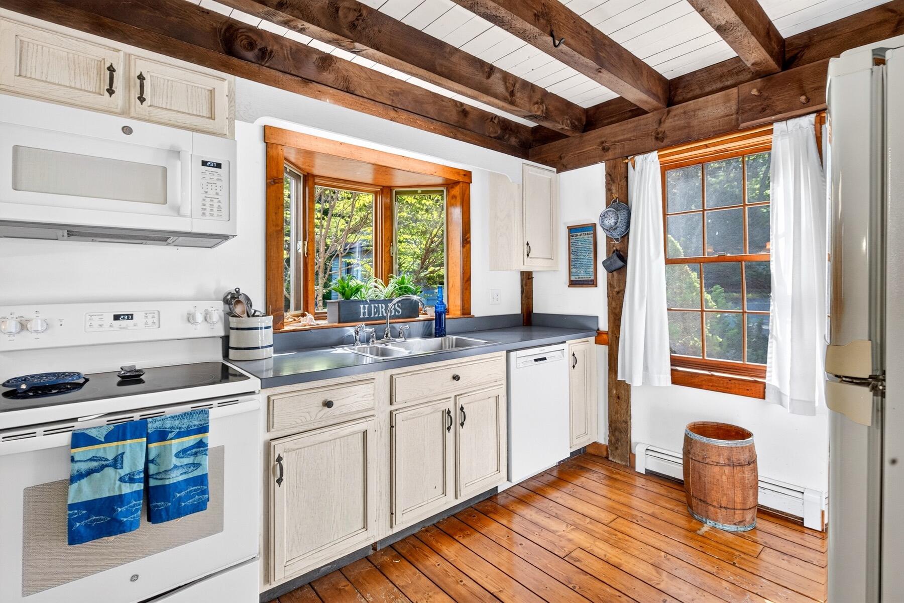 110 Waquoit Road Cotuit, MA 02635 - Photo 24 of 81 _LAC5711