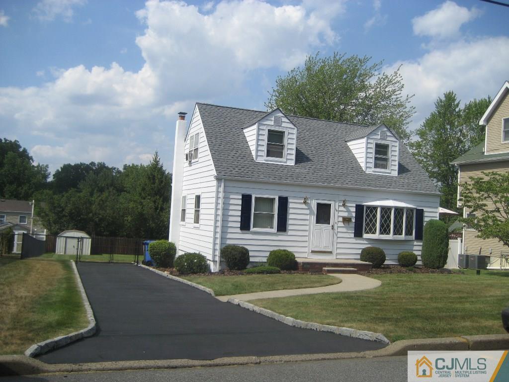 118 Oxford Road Colonia, NJ 07067 - Photo 2 of 25 Gallery Image 2