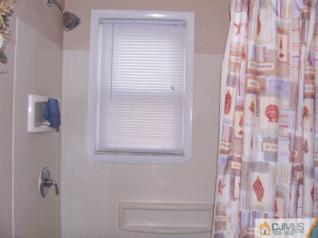 118 Oxford Road Colonia, NJ 07067 - Photo 11 of 25 Gallery Image 11