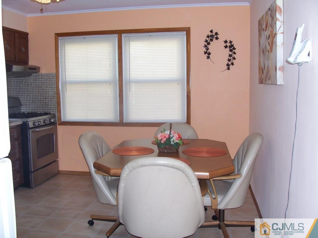 118 Oxford Road Colonia, NJ 07067 - Photo 12 of 25 Gallery Image 12